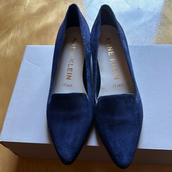 Anne Klein baby  blue 1.5 inch heel in very good condition. - Picture 1 of 5